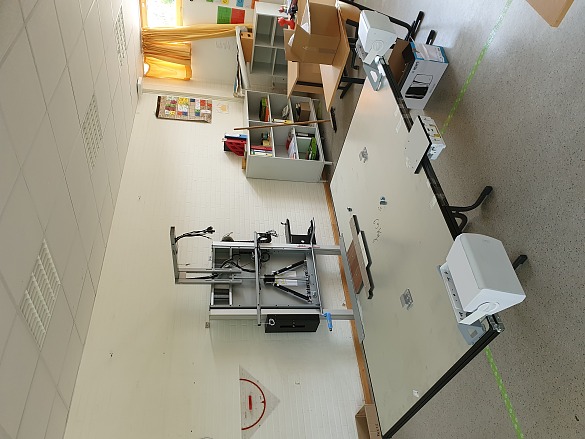 Montage VisuBoard in einem Klassenraum