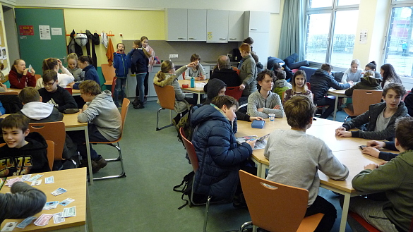 Sch&uuml;ler*innen im Freizeitraum